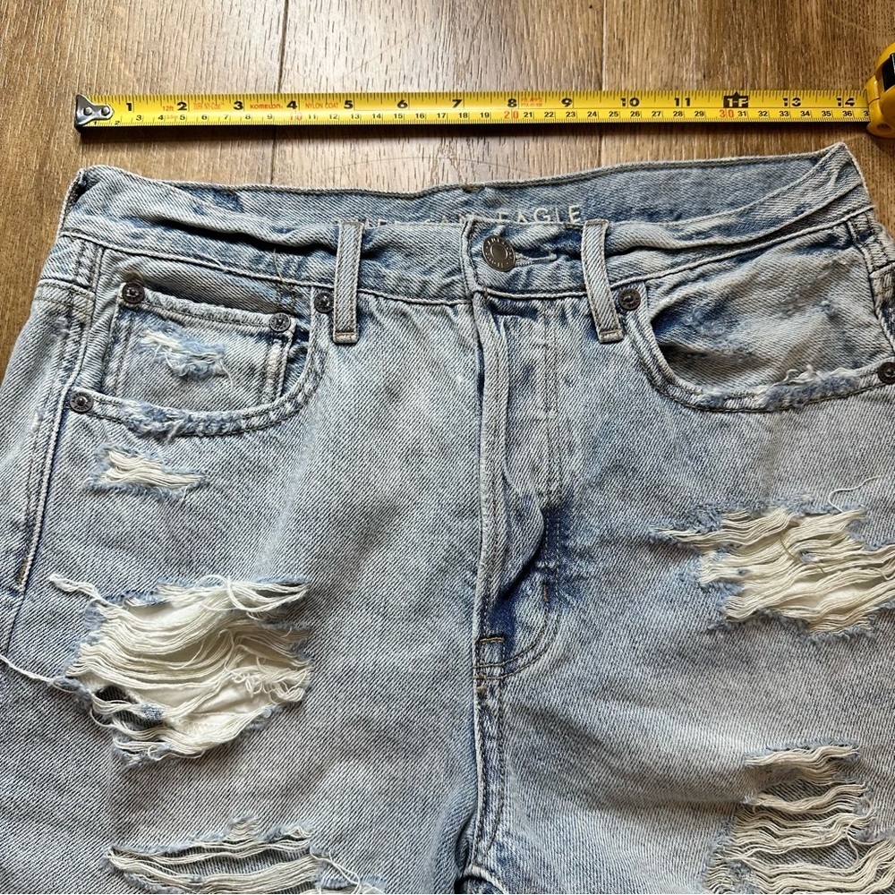 American Eagle Distressed Light Wash Hi-Rise Boyfriend Shorts Size 2 - Picture 11 of 14